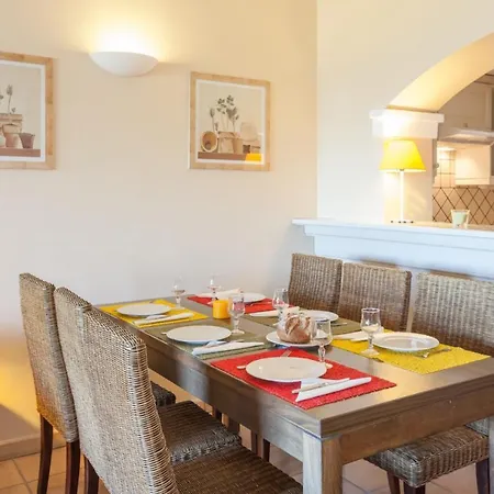 Les Restanques 2p4/5p Std Apartman *