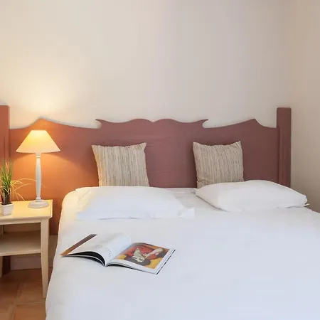 Les Restanques 2p4/5p Std Apartman *